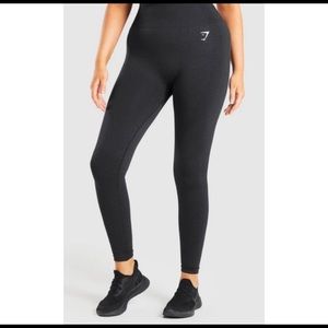 Gym shark leggings in black